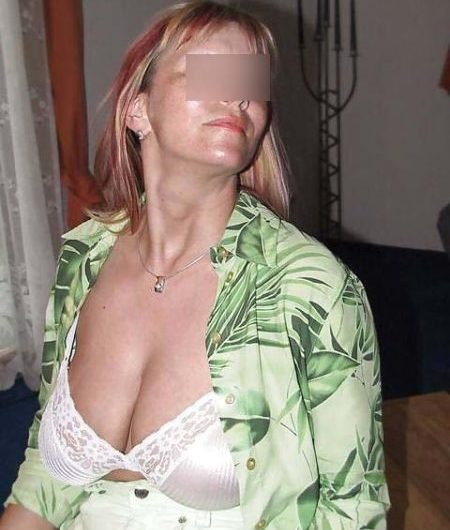 Estelle, femme cougar aime faire l’amour avec un jeune homme