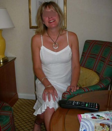 Géraldine, 40 ans, cherche une aventure avec h de moins de 28 ans
