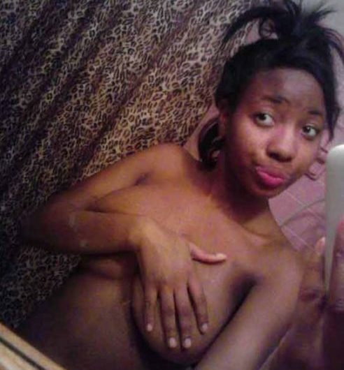 Femme black de 36 ans qui  kiffe les jeunes.