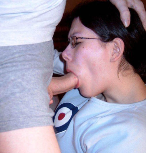 Véro, 44 ans, célibataire, disponible pour un jh