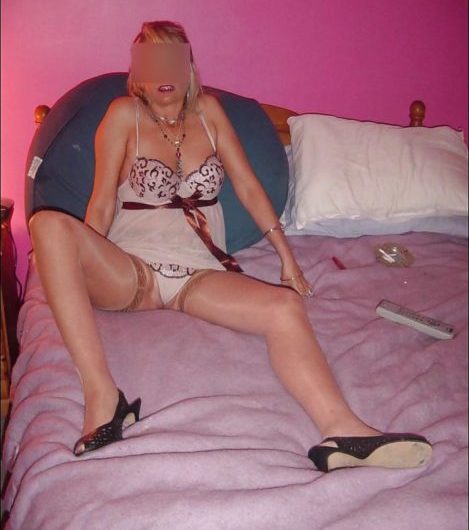Blonde de 40 ans serait bien tentée par un plan adultère avec un jh
