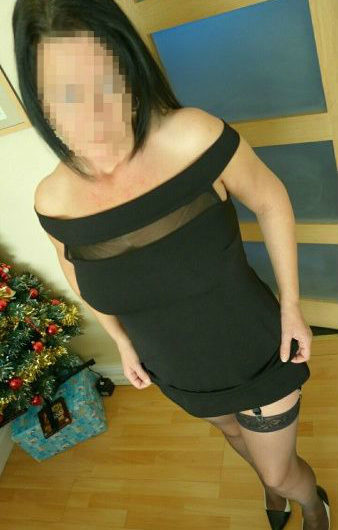Milf initiatrice ch plan cul avec un puceau excitée par les cougars