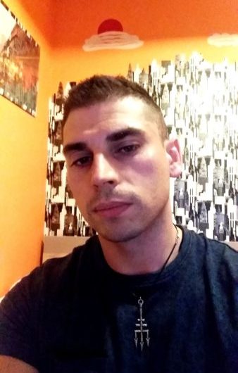 JH 28 ANS cherche femme cougar sans lendemain au alentour de poitou charente