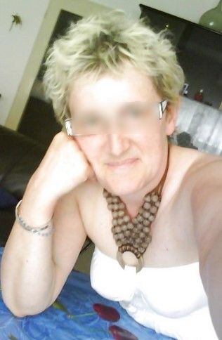Femme mariée pour moments sexe avec jeunes hommes