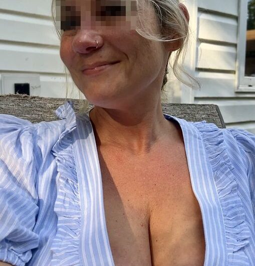 Femme 45 ans recherche jeune homme à Roanne